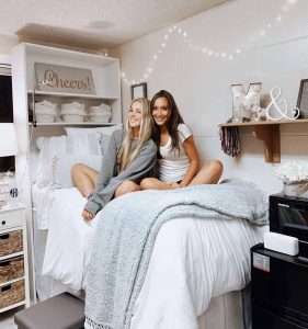 14 Insanely Cute Dorm Headboard Ideas That Will Make Your Dorm Look WAY Better