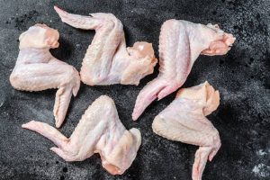Can Cats Eat Chicken Wings? Vet Approved Facts & FAQ